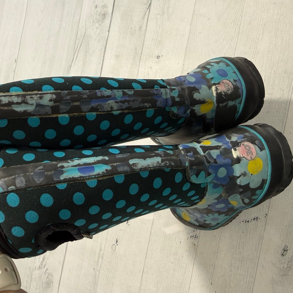 BOGS classic snow boots girls black and blue polka dot floral kids size 13 - Picture 8 of 11